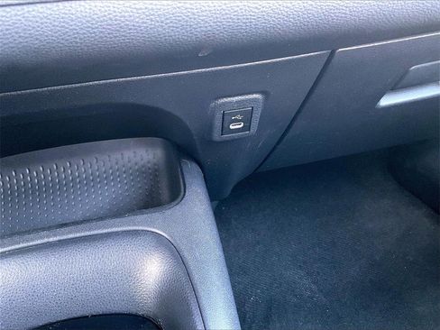 Used 2023 Toyota Corolla LE image 32