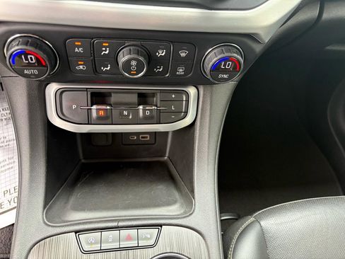 Used 2021 GMC Acadia SLT AWD/4WD image 29