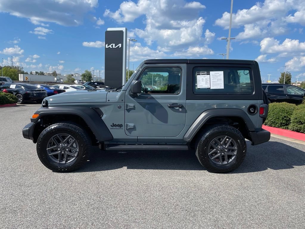 Used 2026 Jeep Wrangler Sport AWD/4WD image 4