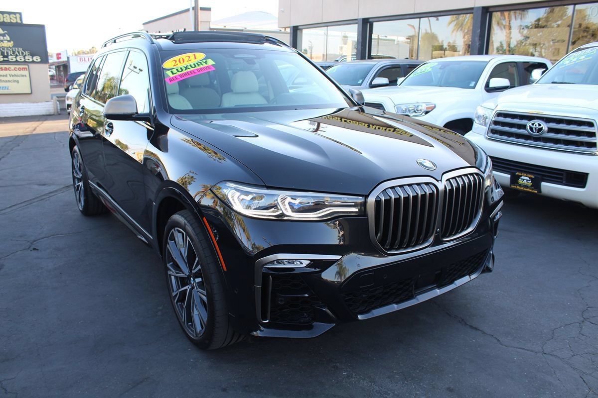 Used 2021 BMW X7 M50i w/ Dynamic Handling Package AWD/4WD image 8