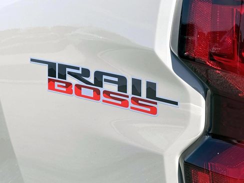 Certified 2024 Chevrolet Colorado Trail Boss w/ Technology Package image 11