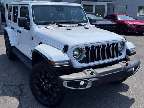 Certified 2025 Jeep Wrangler Unlimited Sahara AWD/4WD image 1