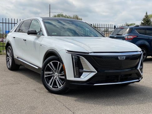 Used 2024 Cadillac Lyriq Luxury image 7