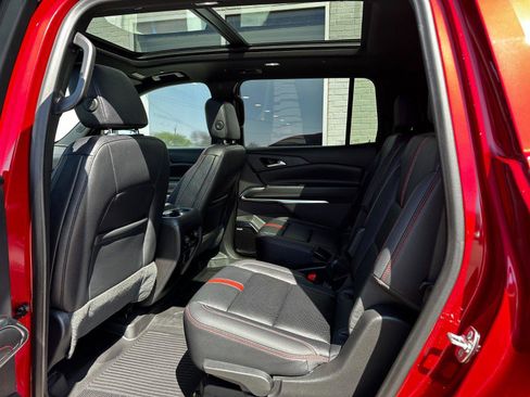 Used 2024 Chevrolet Traverse RS w/ LPO, Floor Liner Package image 19