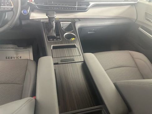 Used 2023 Toyota Sienna Limited AWD/4WD image 12