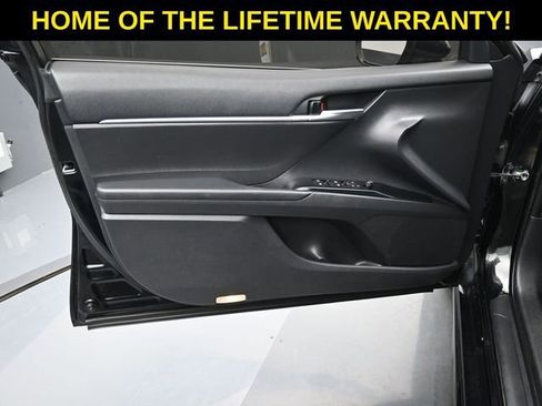 Used 2019 Toyota Camry SE image 11