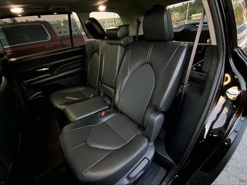 Used 2024 Toyota Grand Highlander XLE image 19