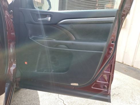 Used 2019 Toyota Highlander AWD V6 image 20