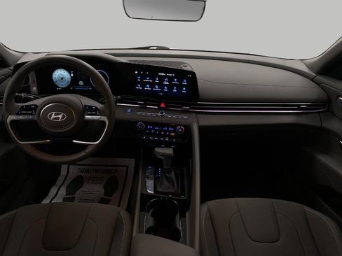 Certified 2024 Hyundai Elantra SEL w/ Convenience Package image 20