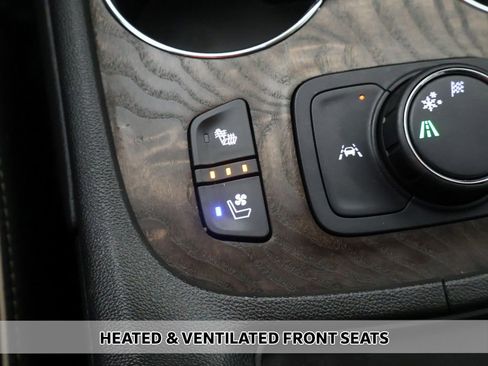 Used 2021 GMC Acadia Denali w/ Denali Technology Package FWD image 10