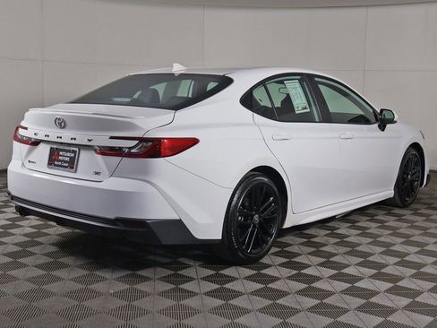 Used 2025 Toyota Camry SE image 8