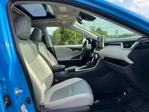 Used 2019 Toyota RAV4 XLE Premium w/ All Weather Liner Package AWD/4WD image 16