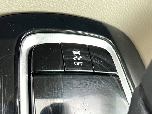 Used 2025 Toyota Corolla LE FWD image 28