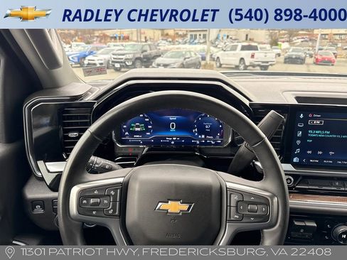 Used 2025 Chevrolet Silverado 2500 LT w/ Convenience Package AWD/4WD image 6