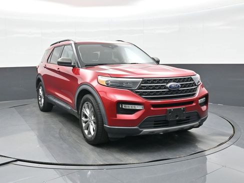 Certified 2020 Ford Explorer XLT w/ Equipment Group 202A image 15