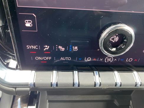 New 2026 GMC Yukon XL Elevation image 24