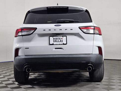 Used 2021 Ford Escape SE w/ SE Sport Appearance Package image 4