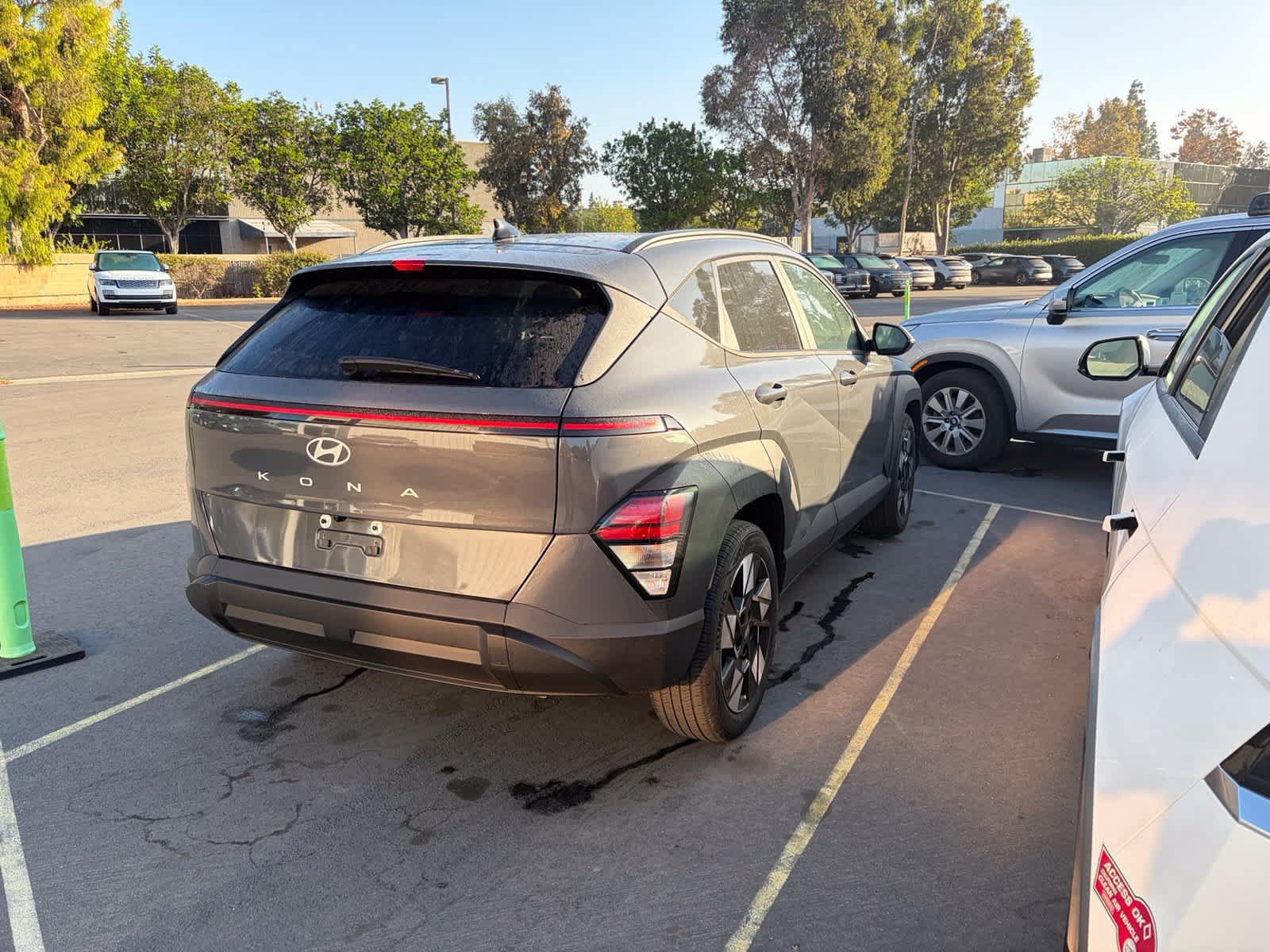 Used 2024 Hyundai Kona SEL FWD image 3