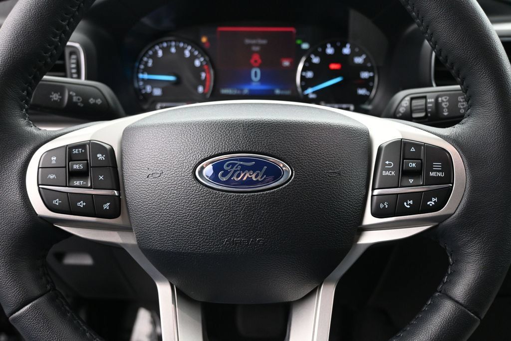 Used 2024 Ford Explorer XLT w/ Equipment Group 202A AWD/4WD image 31