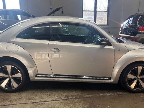 Used 2014 Volkswagen Beetle R-Line image 11