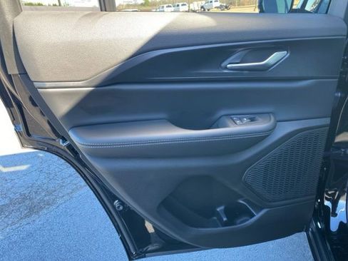 New 2025 Jeep Grand Cherokee Altitude image 34