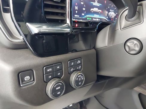 Used 2025 Chevrolet Silverado 1500 LTZ AWD/4WD image 24