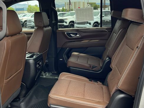 Used 2023 Chevrolet Suburban High Country AWD/4WD image 18