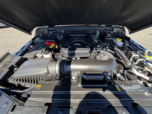 Used 2025 Jeep Wrangler Unlimited Sahara AWD/4WD image 27