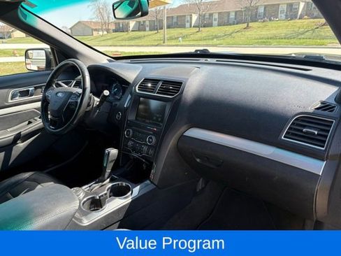 Used 2016 Ford Explorer XLT w/ Equipment Group 202A AWD/4WD image 11