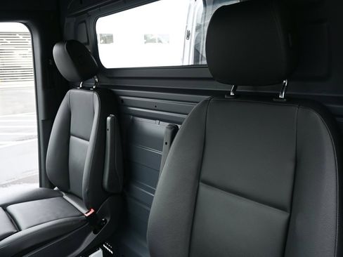 Used 2024 Mercedes-Benz Sprinter 2500 image 5