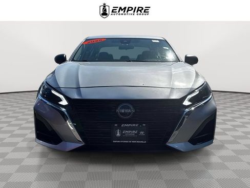 Used 2024 Nissan Altima 2.5 SV FWD image 2