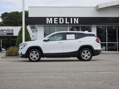 Used 2024 GMC Terrain SLE image 4
