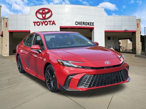 Used 2026 Toyota Camry SE w/ Convenience Package FWD image 3