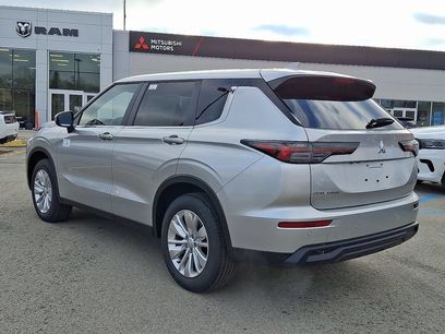 New 2026 Mitsubishi Outlander ES