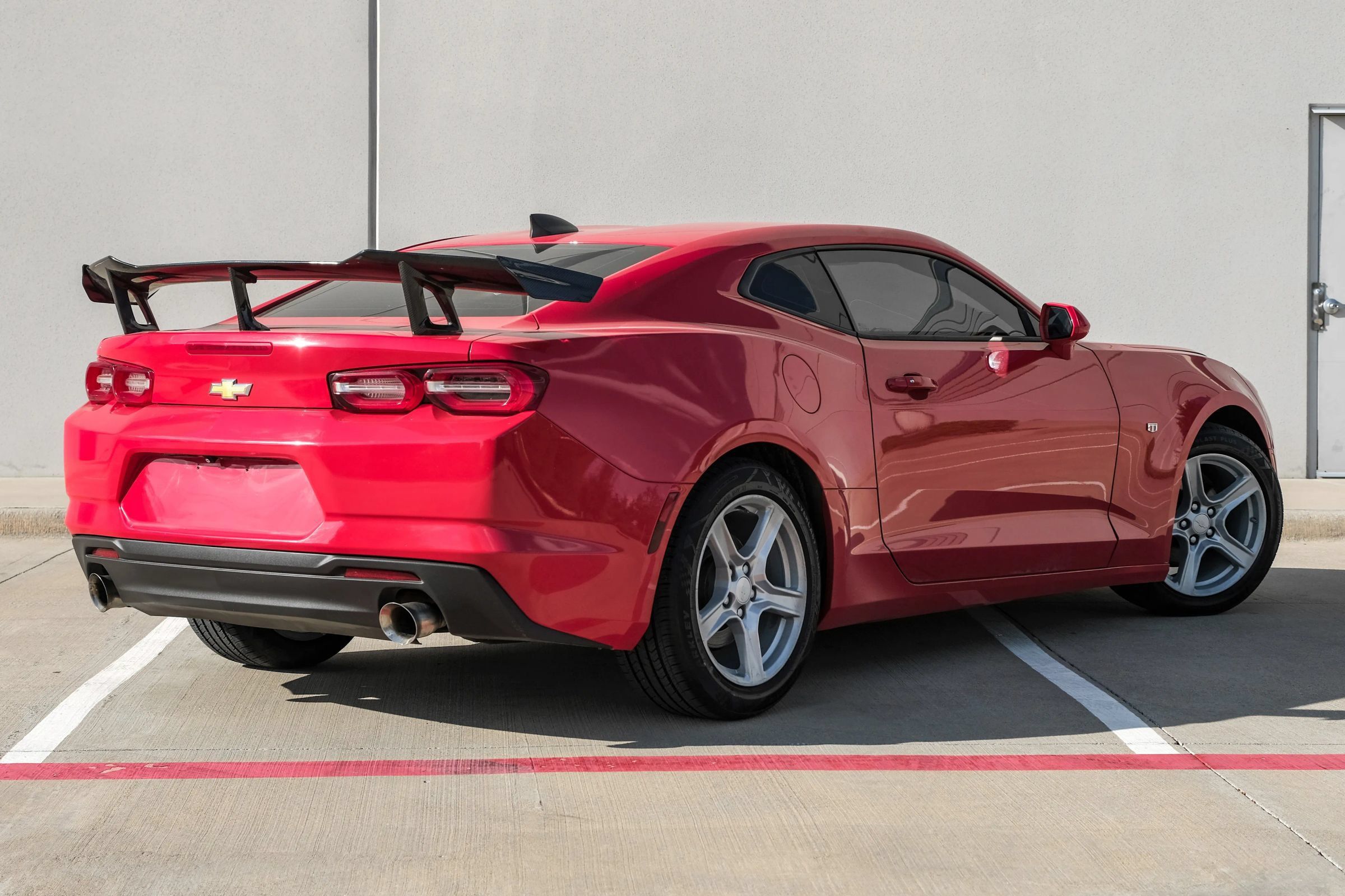 Used 2020 Chevrolet Camaro LT RWD image 4