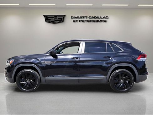 Used 2022 Volkswagen Atlas Cross Sport SE w/ Panoramic Sunroof Package image 2