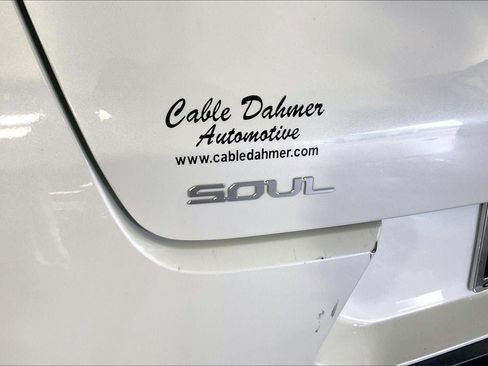 Used 2025 Kia Soul LX w/ LX Technology Package FWD image 8