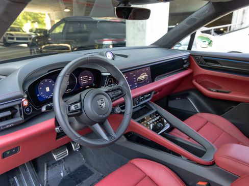 New 2025 Porsche Macan Turbo Electric AWD/4WD image 4