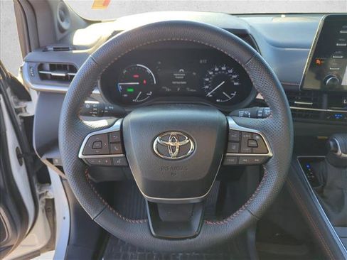 Used 2024 Toyota Sienna XSE w/ XSE Premium Package image 13