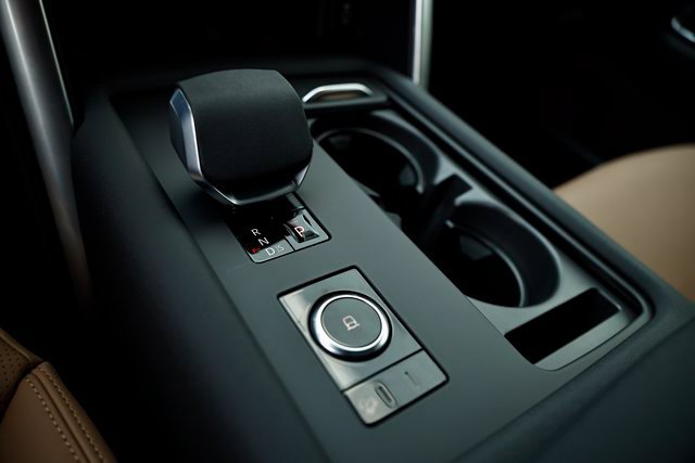 New 2026 Land Rover Discovery Limited Edition AWD/4WD image 49