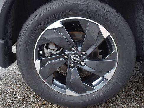 Certified 2024 Nissan Rogue SV w/ SV Premium Package FWD image 12
