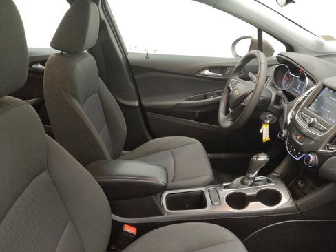Used 2019 Chevrolet Cruze LT image 21