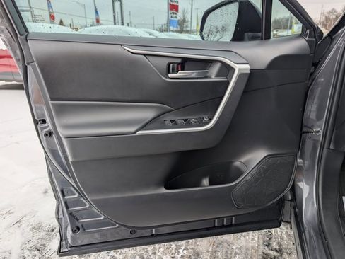 Used 2022 Toyota RAV4 XLE image 9