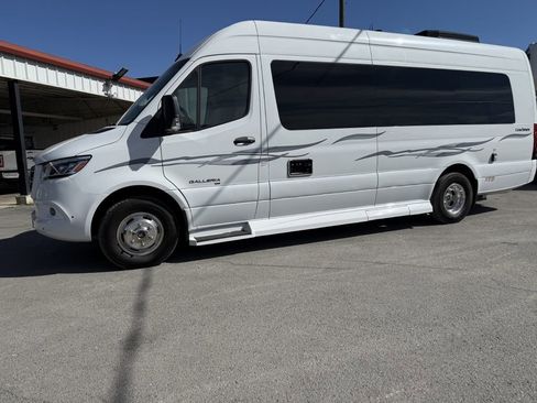 Used 2022 Mercedes-Benz Sprinter 3500 image 20