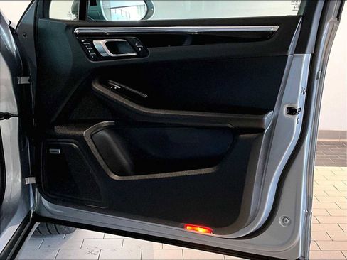 Used 2024 Porsche Macan S image 27