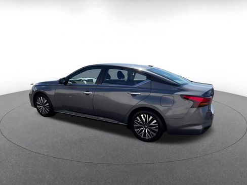 Used 2025 Nissan Altima 2.5 SV FWD image 8