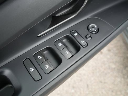 Used 2025 Hyundai Elantra SEL image 21