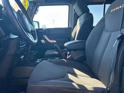 Used 2014 Jeep Wrangler Unlimited Sahara w/ Dual Top Group image 9