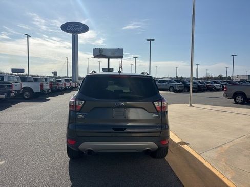 Used 2018 Ford Escape SE image 4