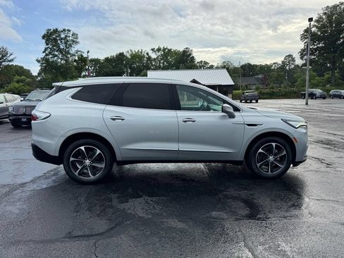 Used 2022 Buick Enclave Essence w/ Experience Buick Package FWD image 5